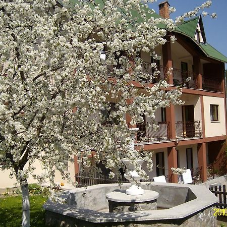 Mokus Panzio Bicfalau Exterior foto