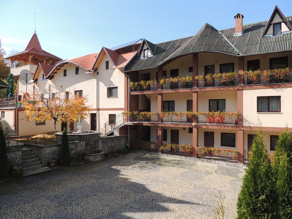 Mokus Panzio Bicfalau Exterior foto